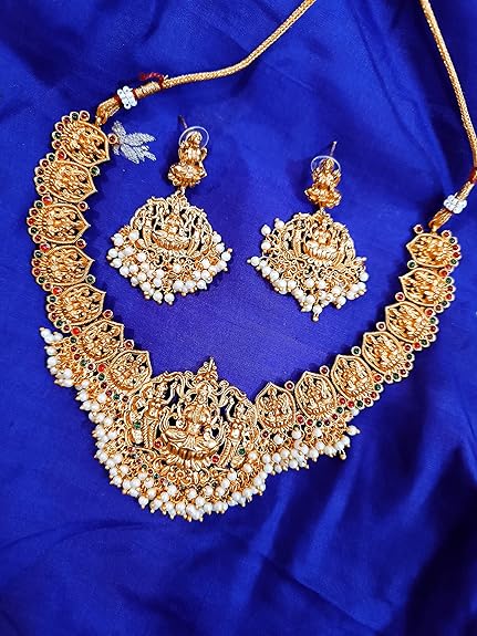 Adyashree Emporium Traditional Diamond and Gold Plated Latest Fashion Necklace Set Maharani Haar with Red, Green colour beads and Earrings. Latest Necklace set Jewellery Set for Women